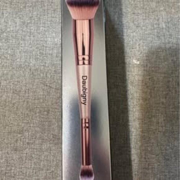 Daubigney make up brush - new in box - Picture 1 of 3